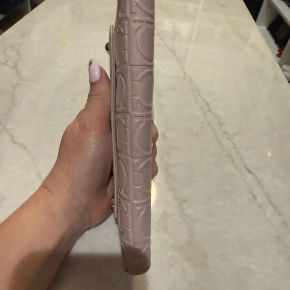 Salvatore Ferragamo Gancini leather beautiful dust rose wallet in chain  in EUC - Picture 12 of 16